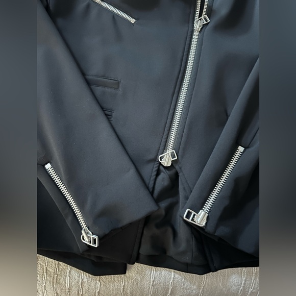 Hadley Neoprene Moto Jacket
Veronica Beard. Size 12. Excellent condition. - Picture 6 of 12